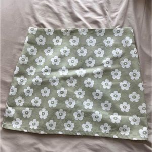 Green flower print mini skirt